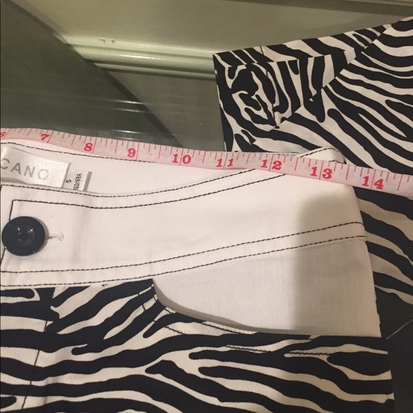 💕💕HOST PICK 💕💕White with zebra print jean like capris - Picture 6 of 6
